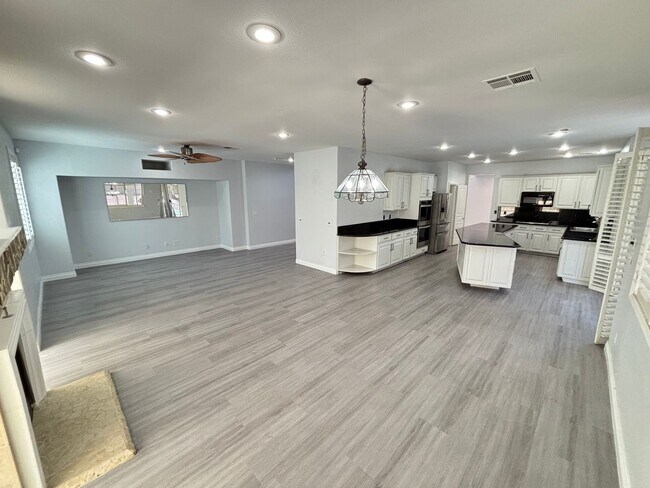 Building Photo - 8207 Vista Colorado St