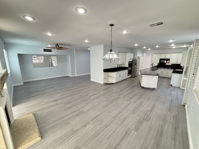 Building Photo - Elegant 4Bed/5Bath/3Car gated residence located near Silverado Ranch