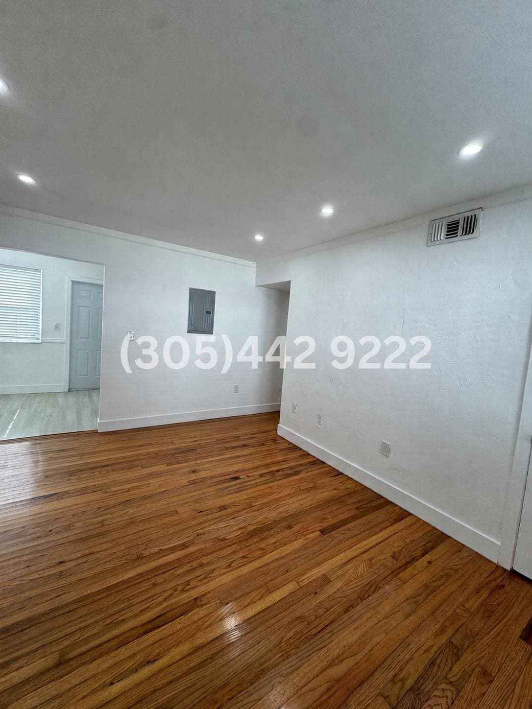 Building Photo - 15 Sidonia Ave