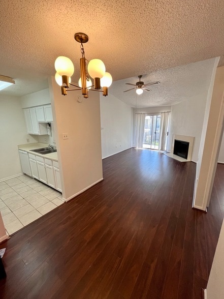 Building Photo - 2120 El Paseo St