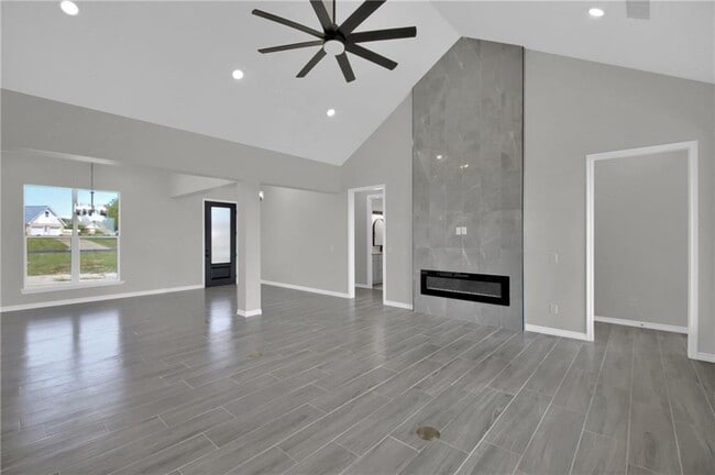 Building Photo - 303 Highlander Ct