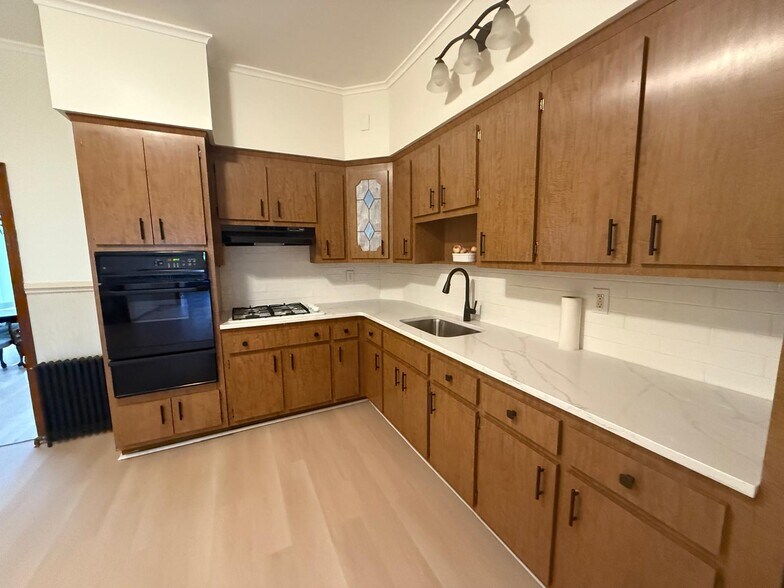 Building Photo - 111 19th St