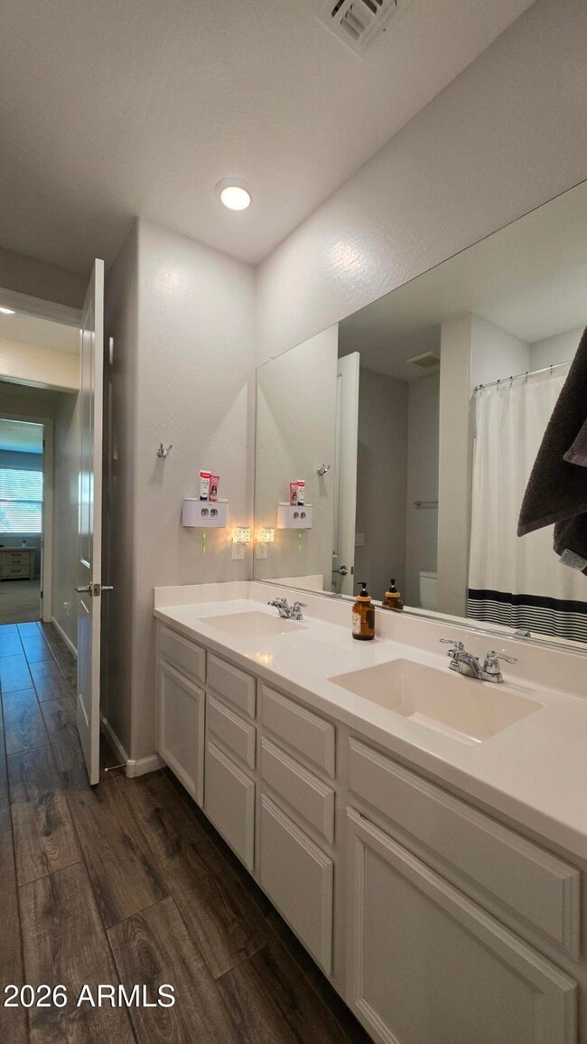 Building Photo - 45394 W Norris Rd