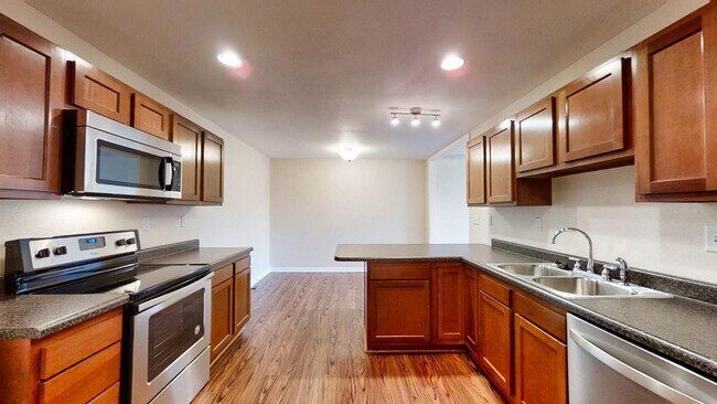 Interior Photo - Timber Wolf and Cates Crossing