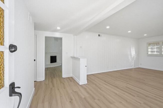 Building Photo - 23723 Aetna St