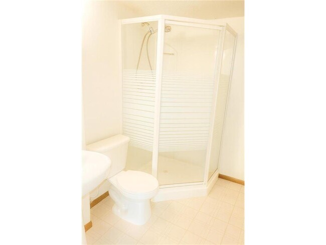 Building Photo - 9 Heights Rd NE