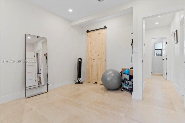 Building Photo - 281 NE 48th Terrace