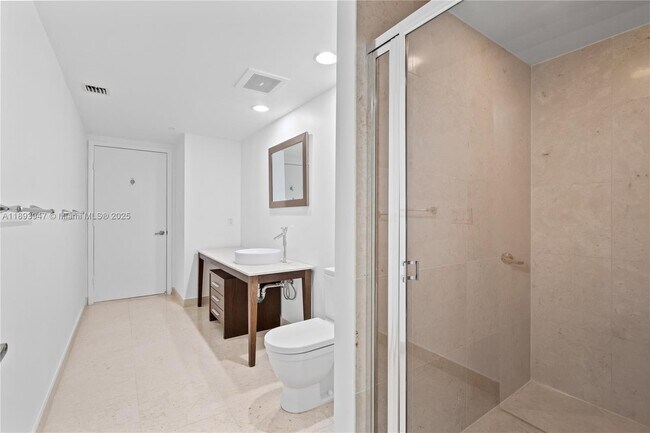 Building Photo - 495 Brickell Ave