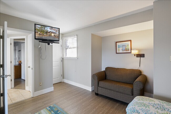 Building Photo - 415 Staniel Cay Dr