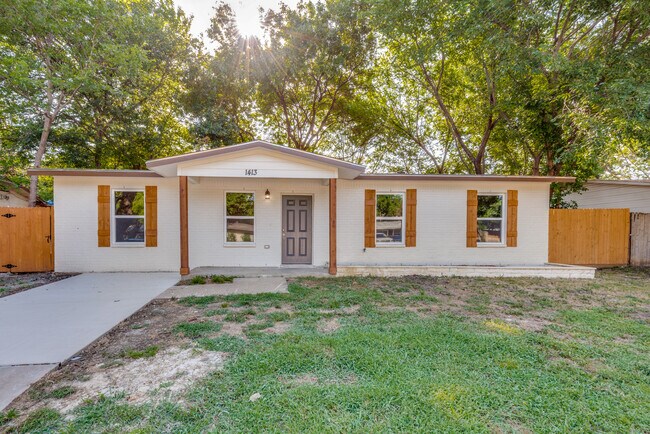 Great location to Arlington entertainment district - 1413 Swiss St