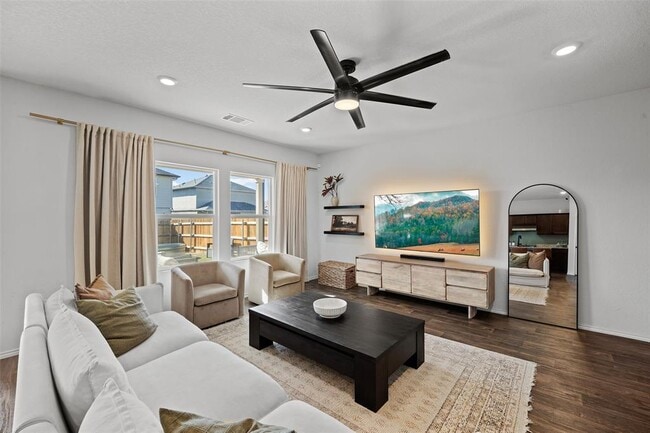 Building Photo - 144 Calgary Ln