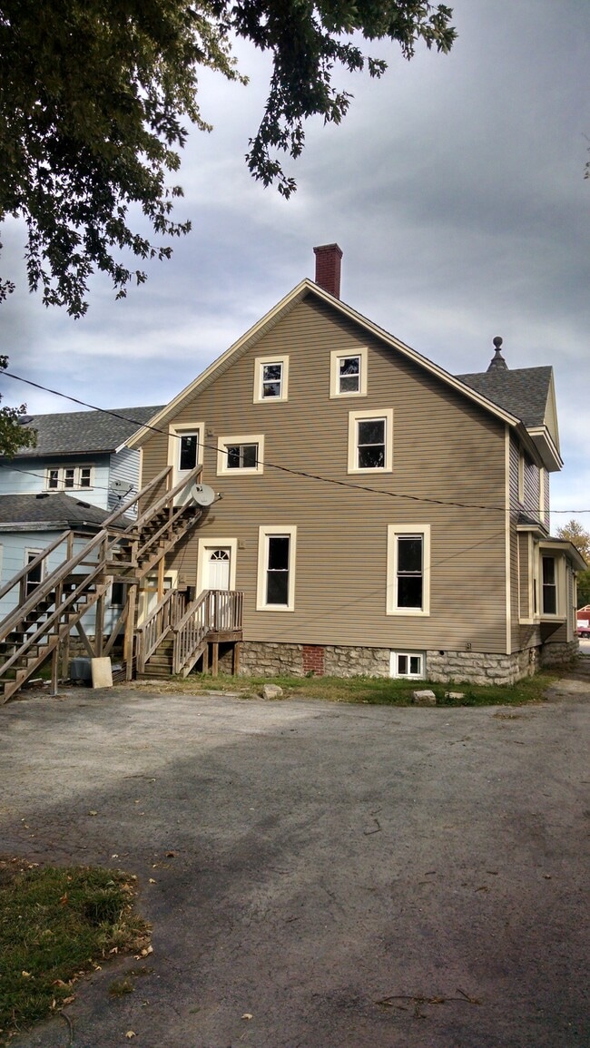 Exterior Rear - 522 N Main St