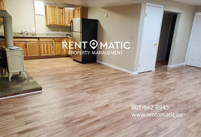 Building Photo - 1207 E Gaylene Cir