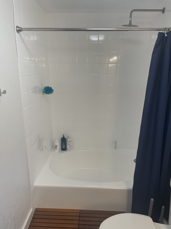 Newly remodeled shower/bath - 7340 Skillman St