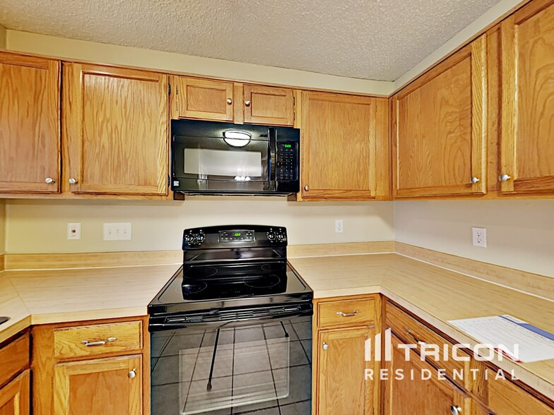 Building Photo - 520 Angelina Dr