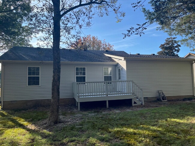 Building Photo - 805 Poplartree Ct