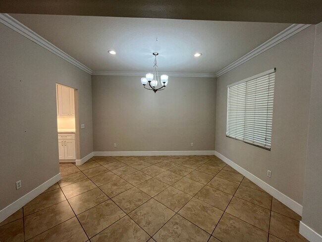 Building Photo - Spacious 5 Bedroom/3 Bath Home in Eastvale.