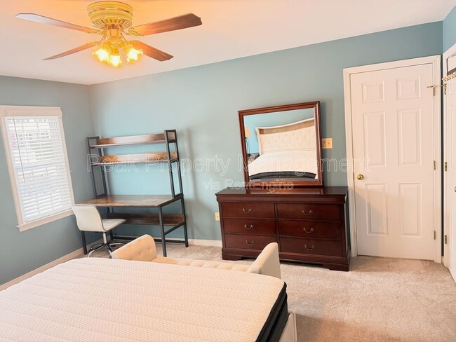 Building Photo - 11809 Sanbury Ln