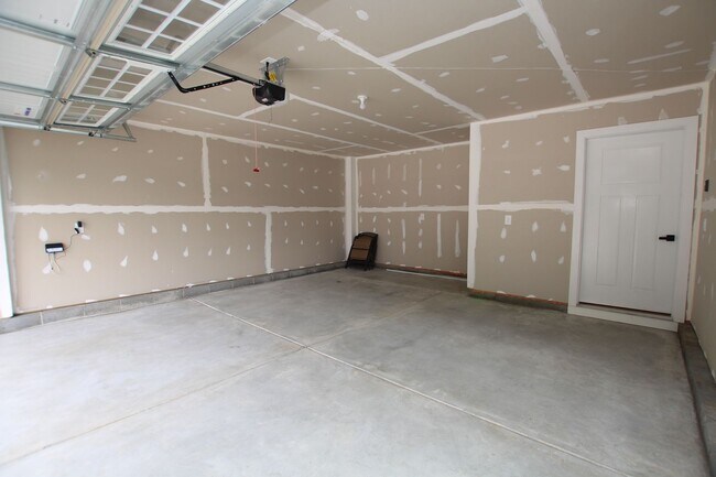 Building Photo - Nothing Beats New Contstruction!