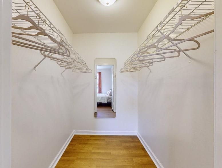 Building Photo - 253 White Oak Rd