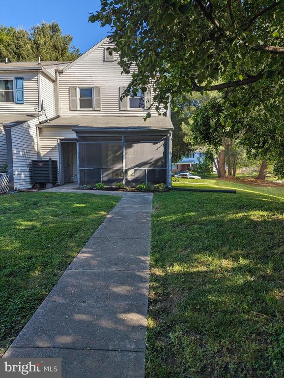 Building Photo - 830 Woodcrest Dr