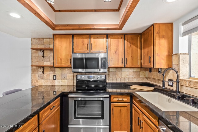 Building Photo - 4150 E Cactus Rd