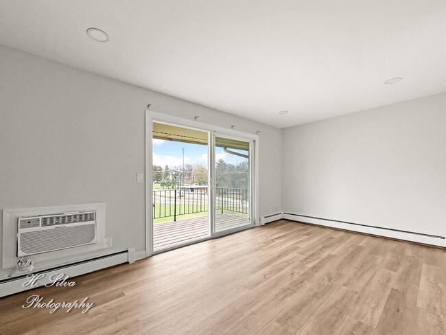 Building Photo - 5 Arrowhead Dr