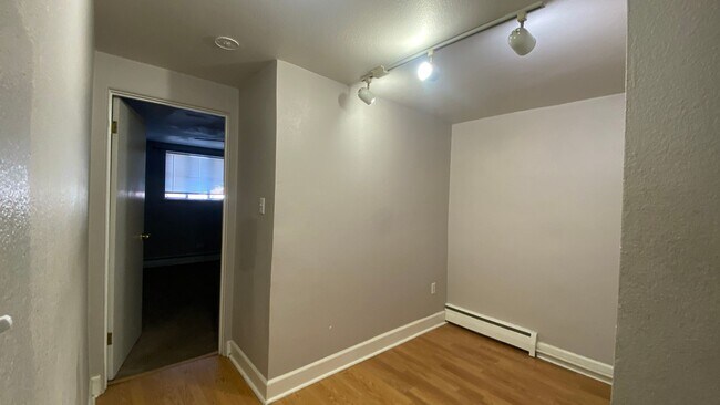 Building Photo - 1 Bedroom 1 Bathroom Near University of Denver Campus