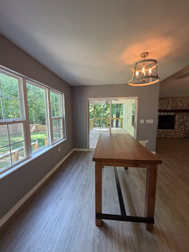 Building Photo - 1270 Skyview Dr