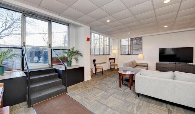 Building Photo - 1620 E Broad St