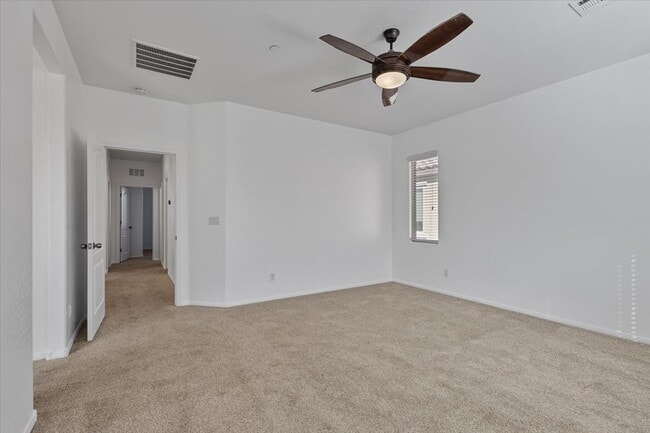 Building Photo - Gorgeous 4BR/2.5BA/2GA Two-Story Gem in Ga...