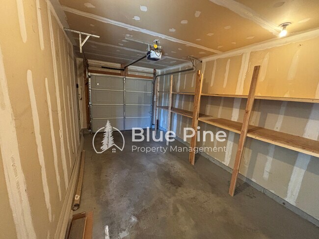 Building Photo - 3920 E Deloy Dr