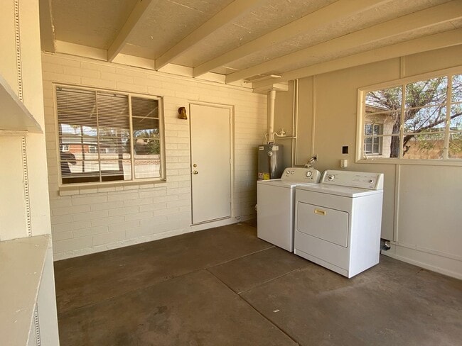 Building Photo - Tempe Duplex 3 Bed - 1.75 Bath