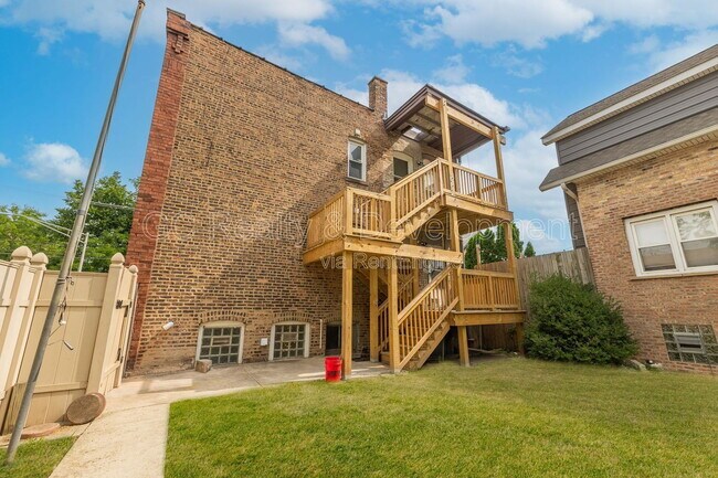 Building Photo - 3517 S Lituanica Ave