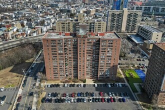 Building Photo - 225 St Pauls Ave