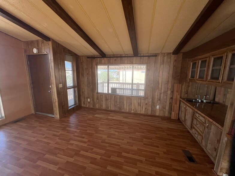 Building Photo - 203 Shoshone Ln