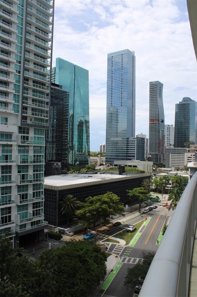 Building Photo - 1100S S Miami Ave