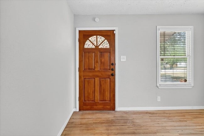 Building Photo - 11230 Blades- 3bed/1bath $1,195/month