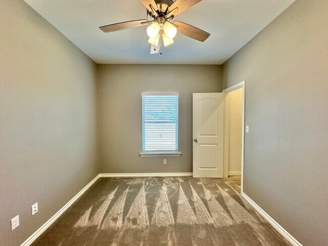 Building Photo - 6213 Villa Rosa Way