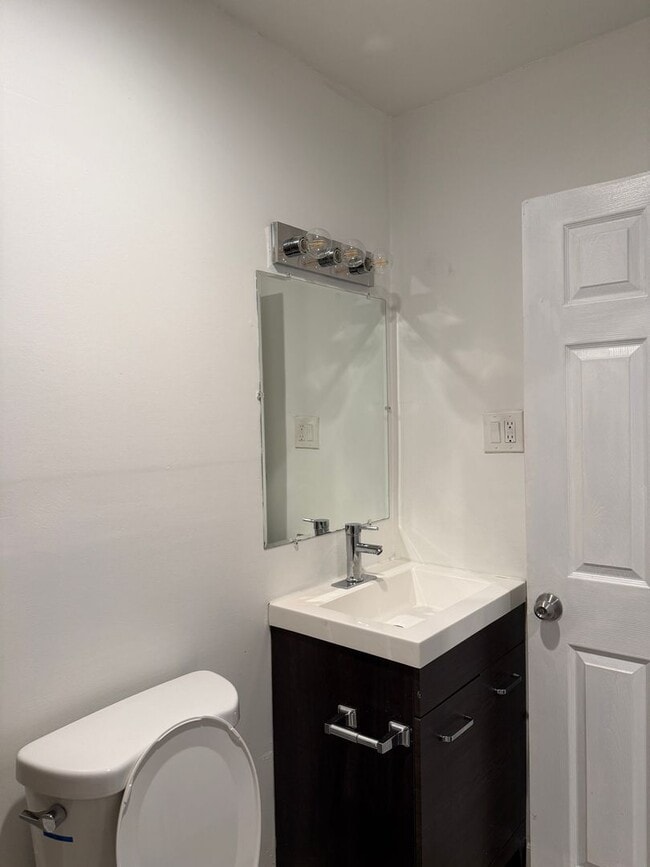 Building Photo - 720 Pine St