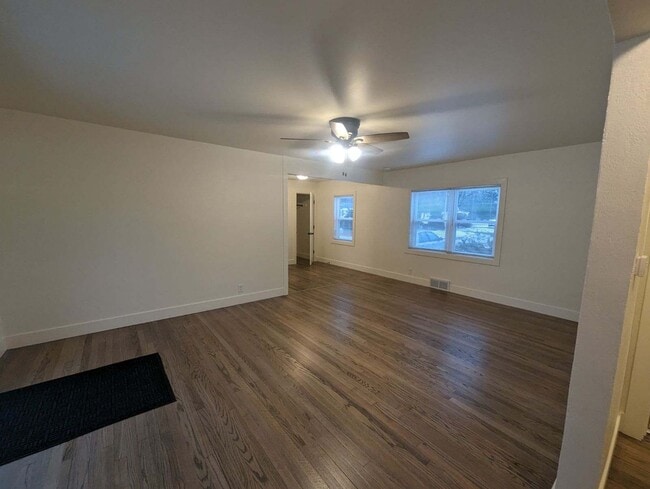 Building Photo - 622 S Woodland Ave