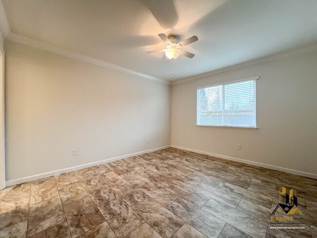 Building Photo - 224 Loon Lake St