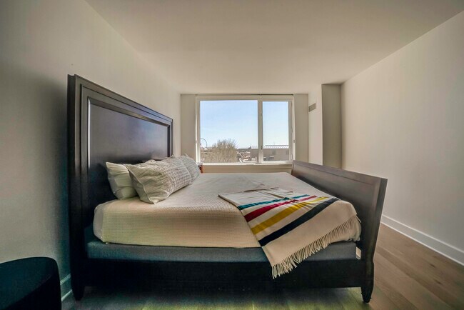 Building Photo - 440 N McClurg Ct