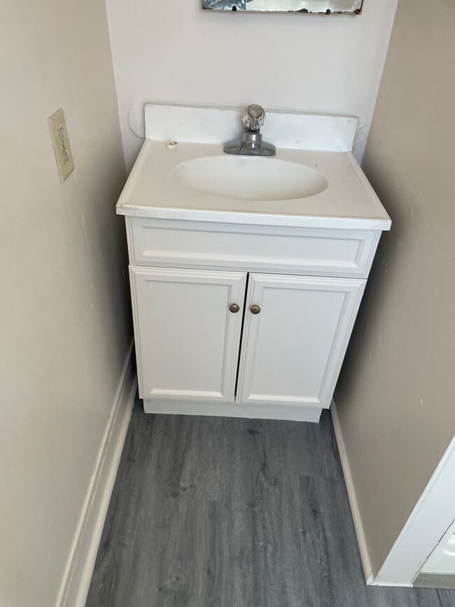 Building Photo - Cozy Cottage Style 1 Bedroom 1 Bath Home