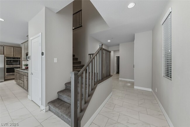 Building Photo - 11 Flora Sagio Ave