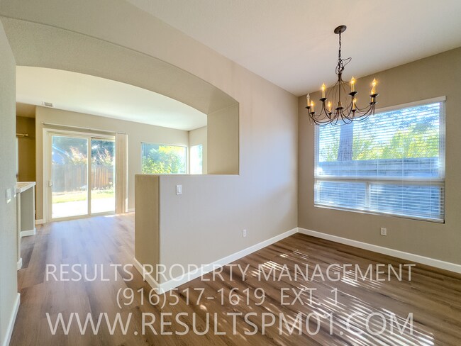 Building Photo - Lovely 4 bedroom Roseville home Olympus po...