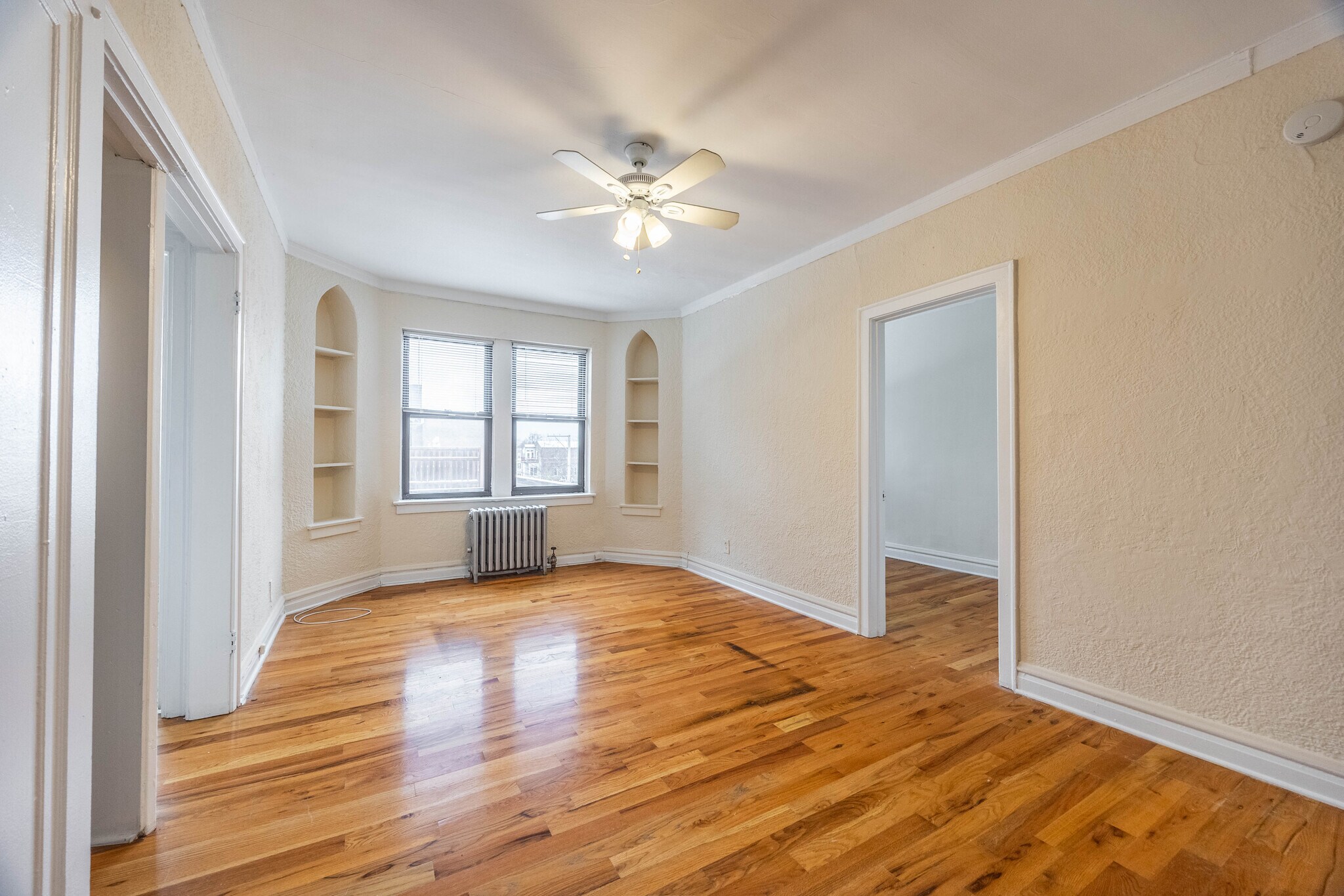Building Photo - 4828 N Damen Ave