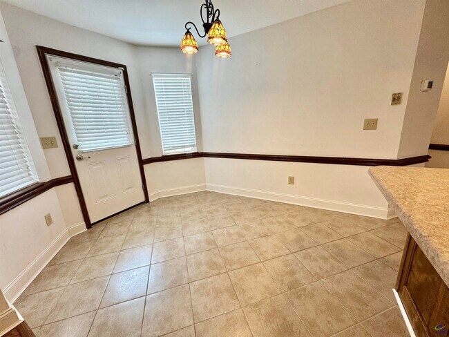 Building Photo - 1127 Alderly Ln