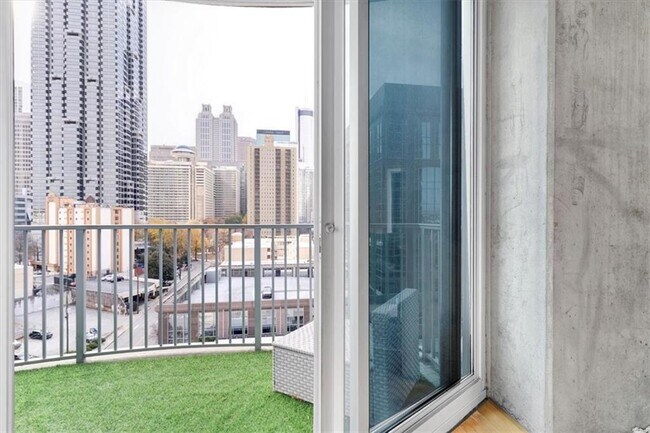 Building Photo - 400 W Peachtree St NW