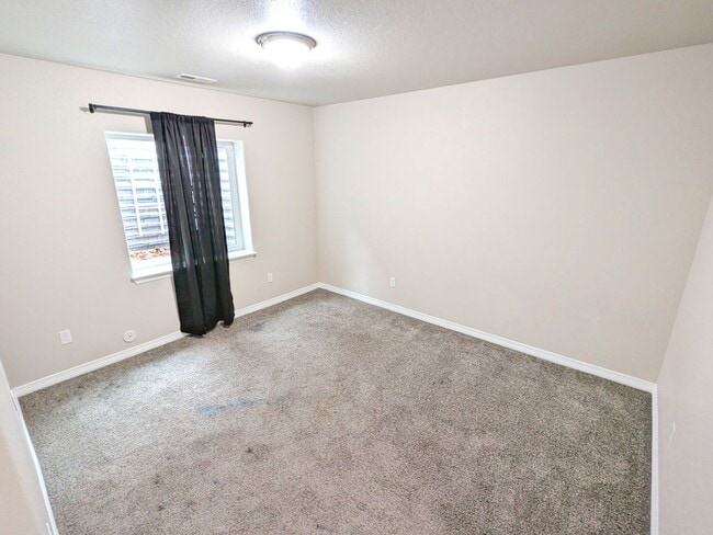 Building Photo - 5 Bedroom Three Bathroom Single Family Home in Monument